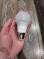 Светодиодная лампа 7W Smartbuy теплый свет — изображение 2