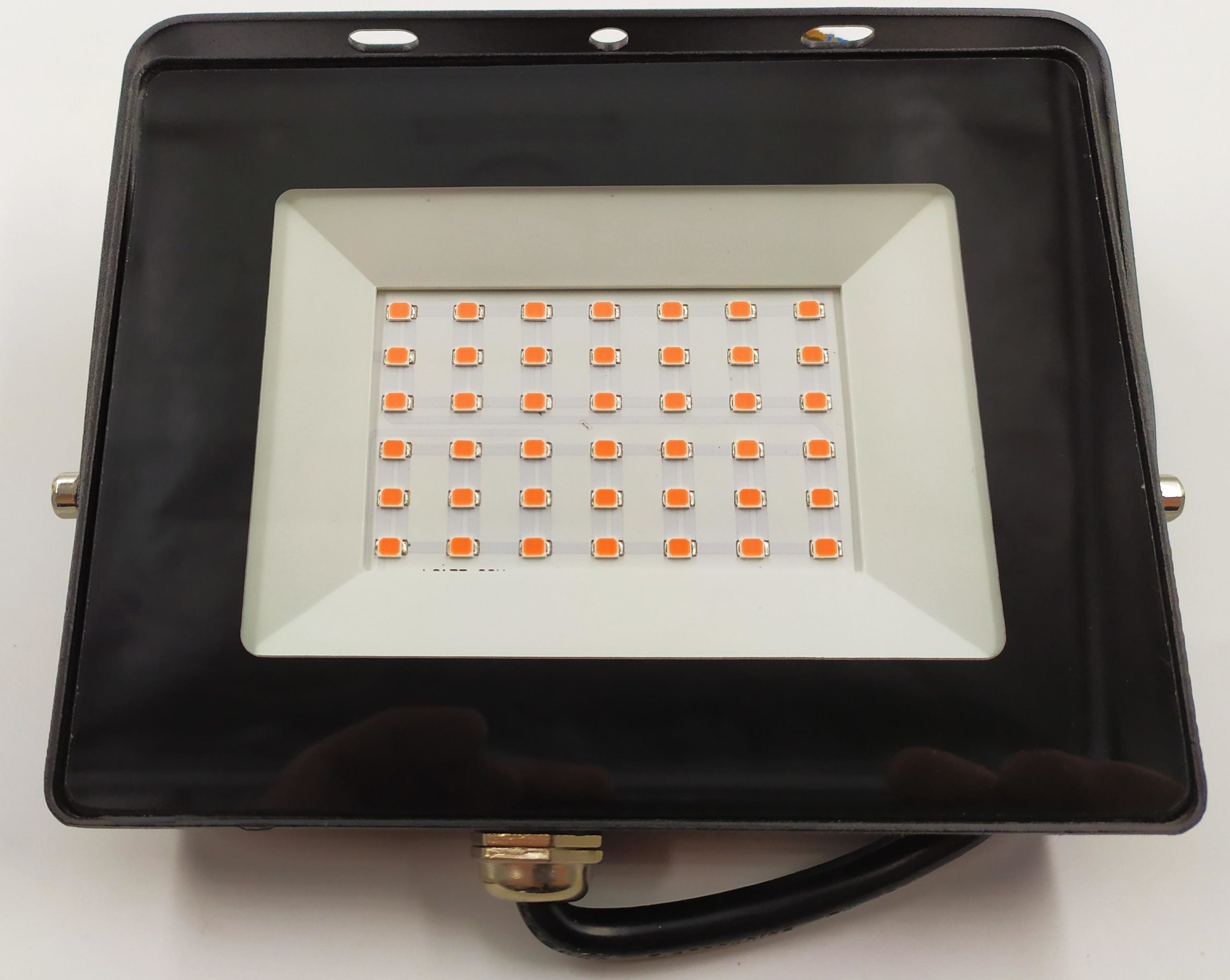 9841ee192f3a31a6fec24083069a6a9c.jpeg Светодиодный прожектор Smartbuy для растений 30Вт — изображение 1
